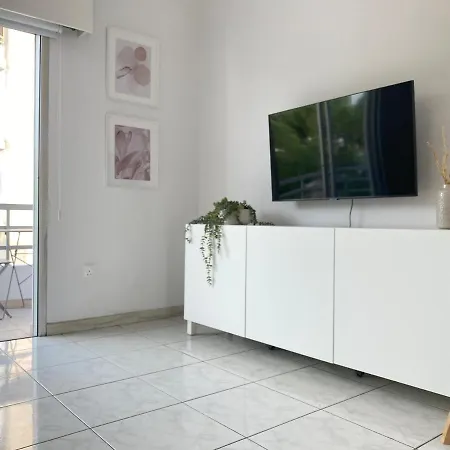 Phaedrus Living Down Town Flat Stephania 302